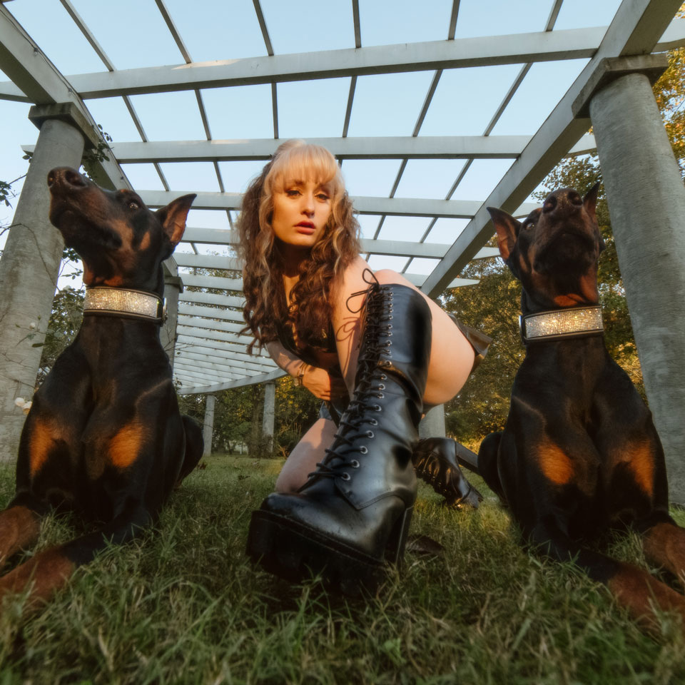 Ria Barkr – Alpha She EP Ria Barkr - Alpha She EP